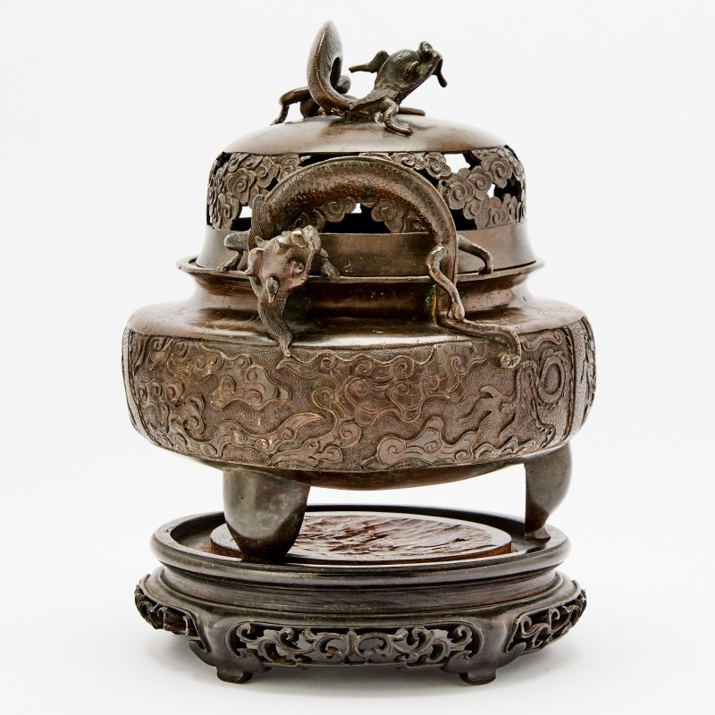 A Chinese Cast Bronze Censer and Cover - 图3
