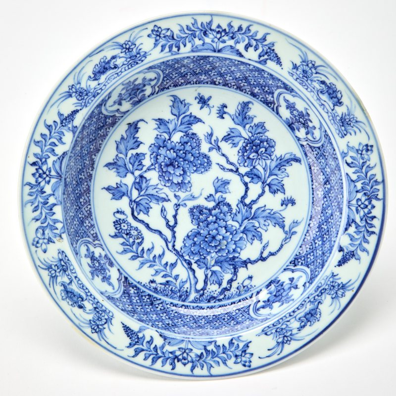 A Pair of Chinese Blue and White Porcelain Dishes - 图3