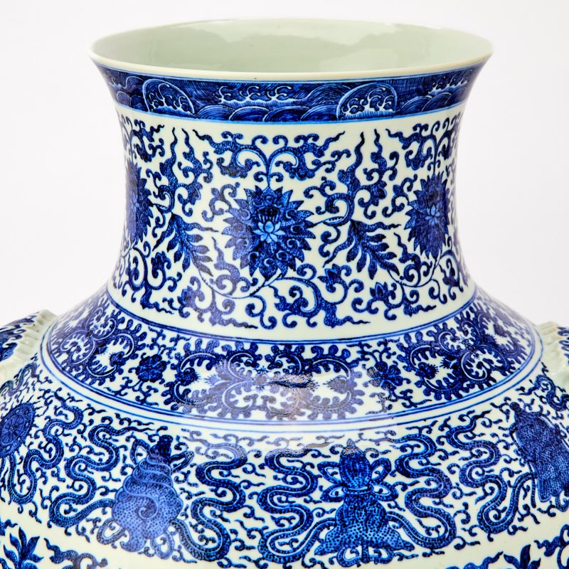 A Chinese Blue and White Porcelain Twin-Handled Vase - 图3