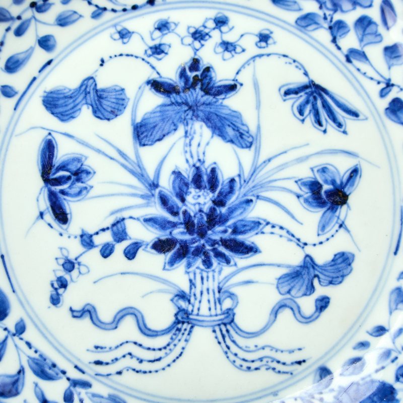 A Chinese Blue and White Porcelain ‘Lotus’ Dish - 图3