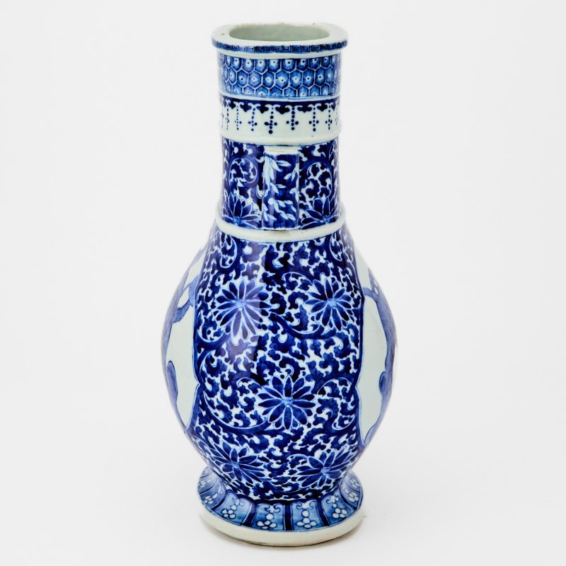 A Chinese Blue and White Porcelain Vase - 图5