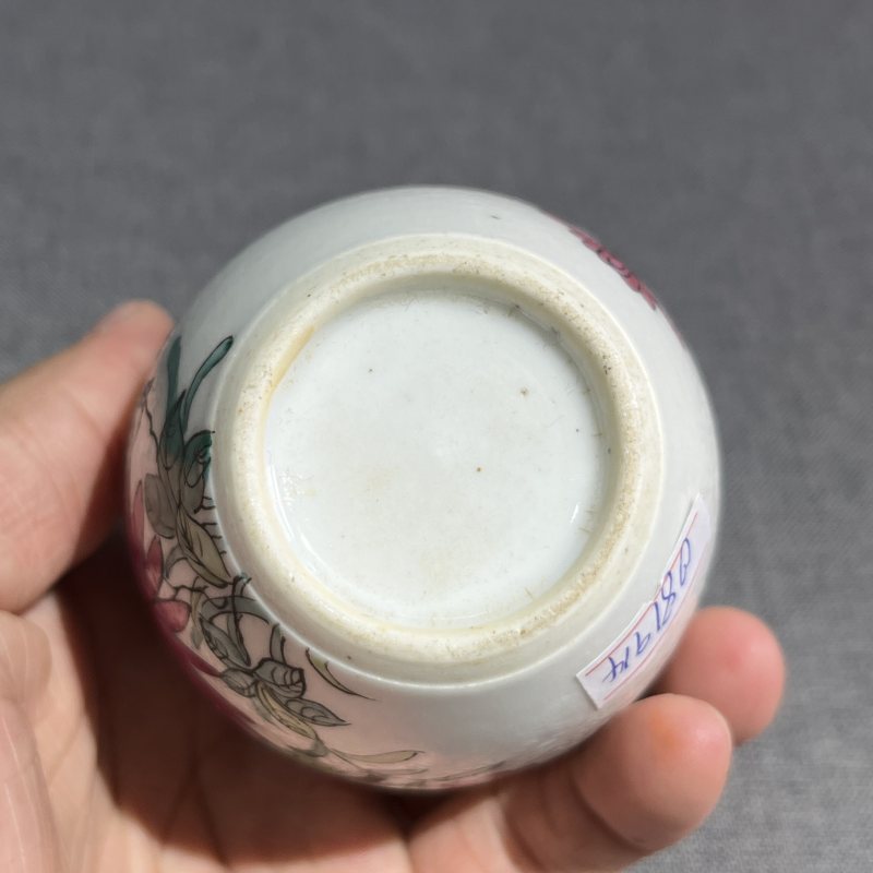 清乾隆粉彩轧道花卉小罐 - 图9