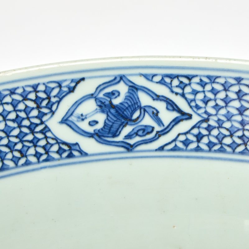A Large Chinese Blue and White Porcelain Bowl - 图4