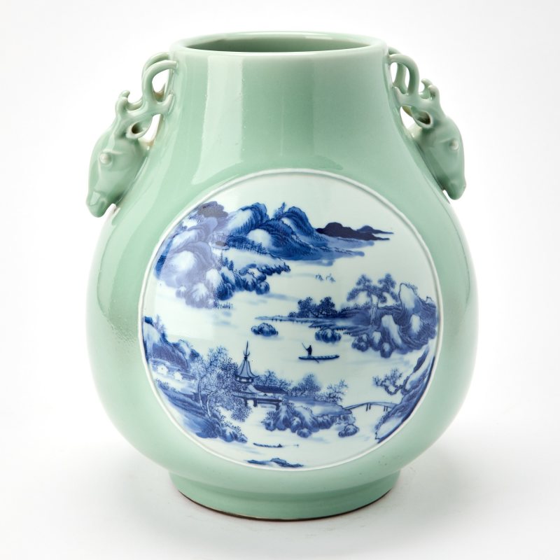 A Chinese Blue and White and Celadon Glazed Porcelain Hu Vase - 图4