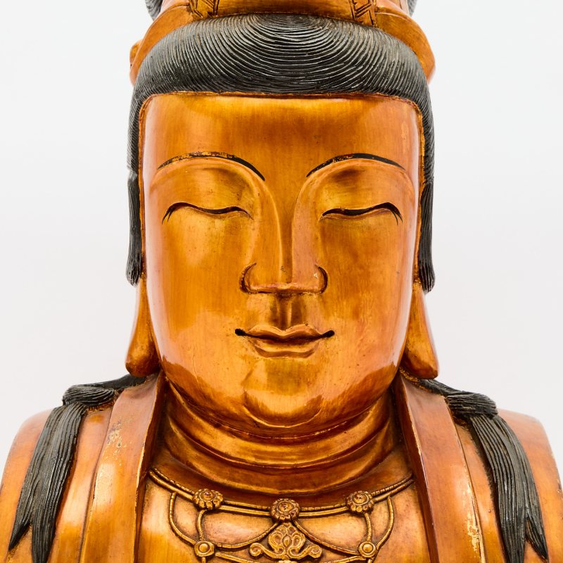 A Chinese Lacquered Wood Bust of Guanyin - 图3