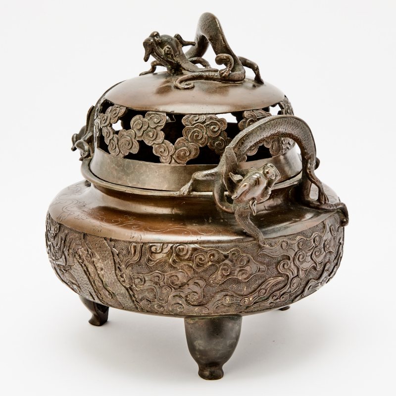 A Chinese Cast Bronze Censer and Cover - 图4