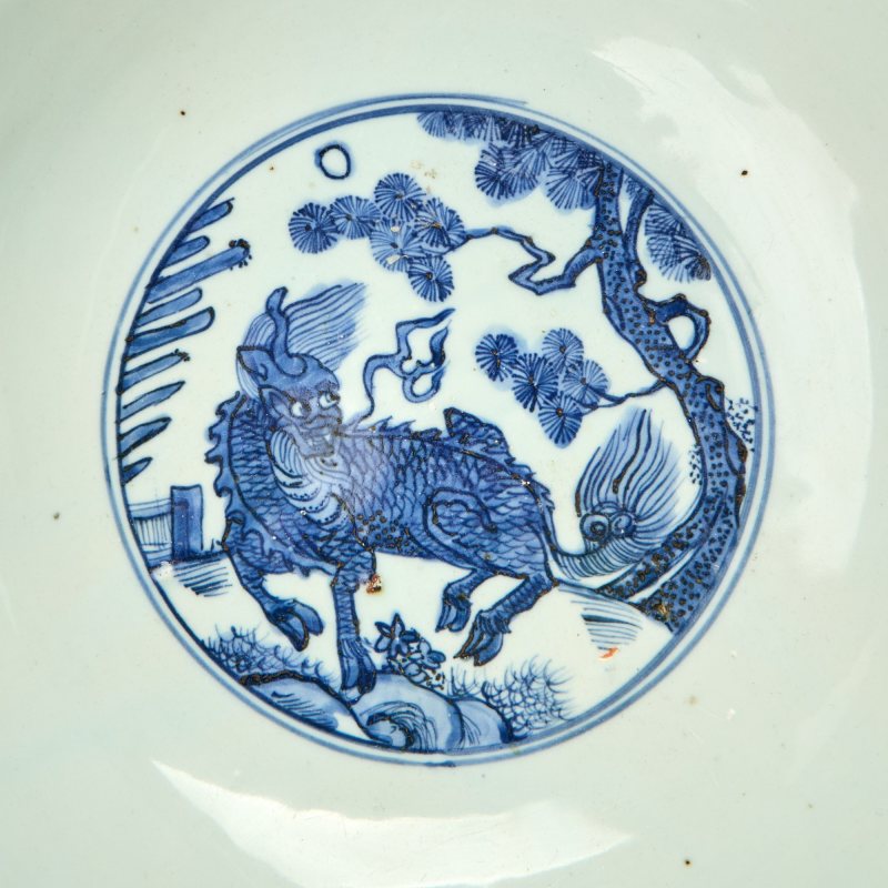 A Large Chinese Blue and White Porcelain Bowl - 图5
