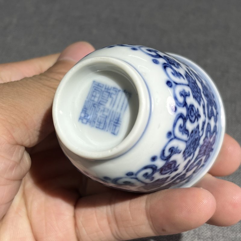 清乾隆青花八宝纹铃铛杯 - 图9