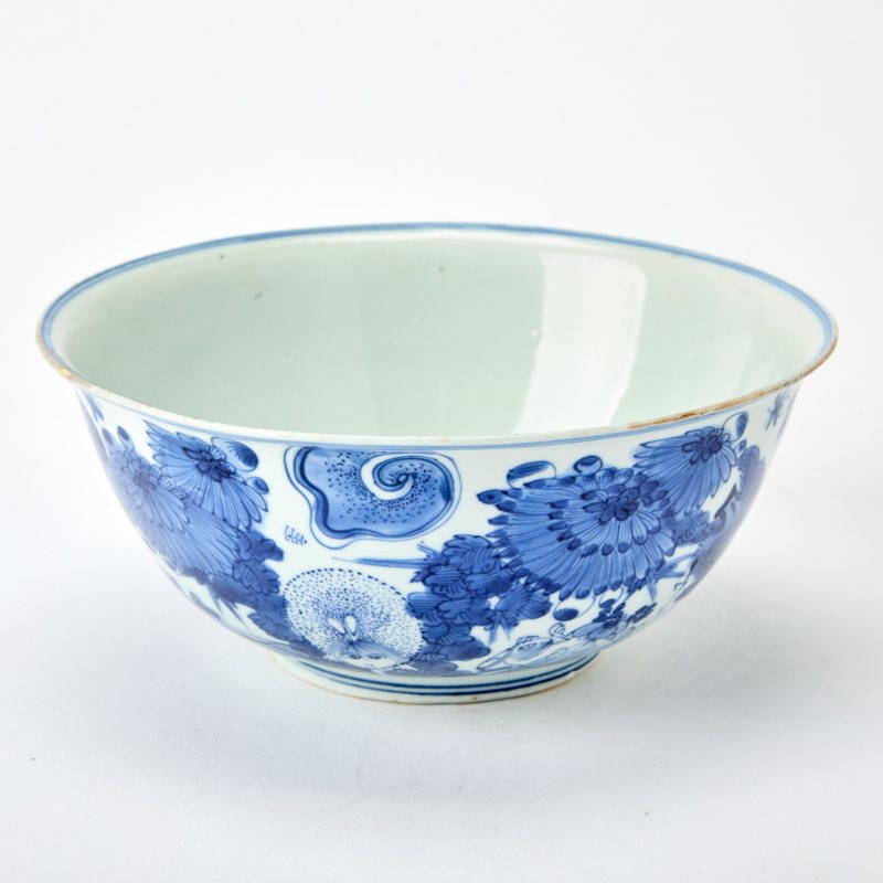An Unusual Chinese Blue and White Porcelain Bowl - 图2