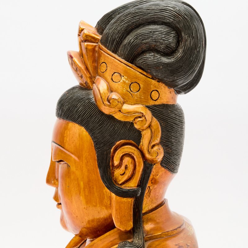 A Chinese Lacquered Wood Bust of Guanyin - 图4