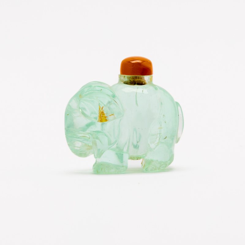 A Chinese Carved Aquamarine 'Elephant' Snuff Bottle