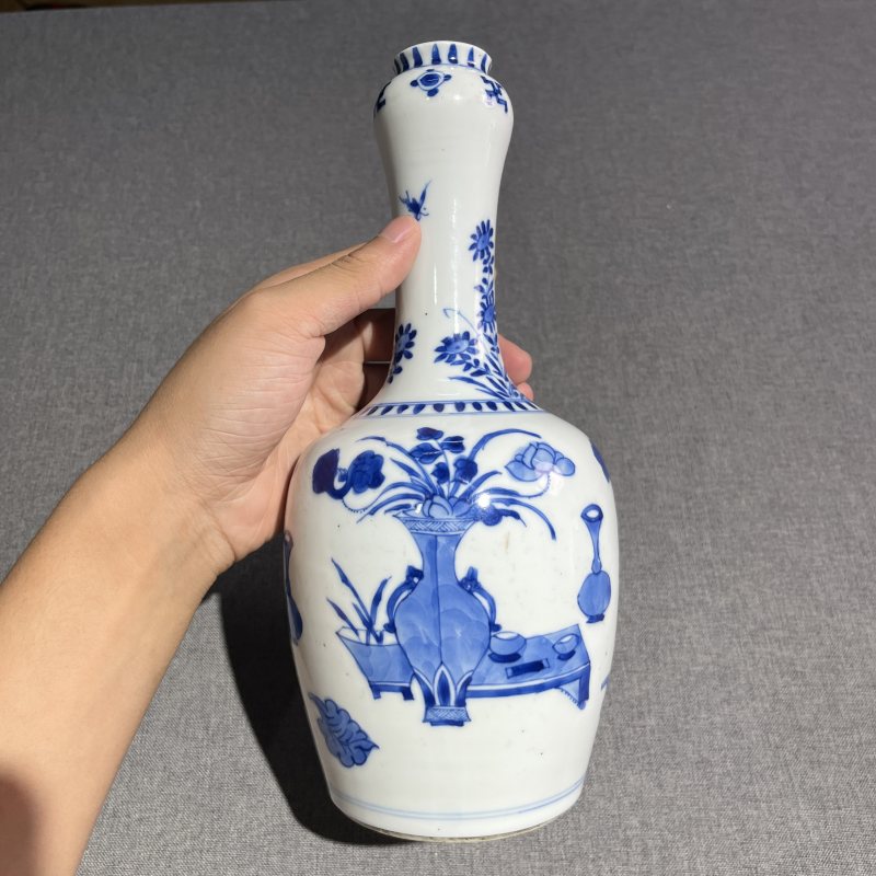 清康熙青花博古蒜头瓶 - 图4
