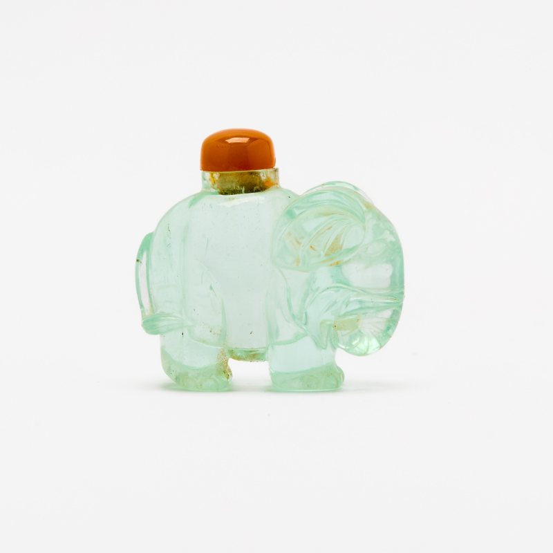 A Chinese Carved Aquamarine 'Elephant' Snuff Bottle - 图2