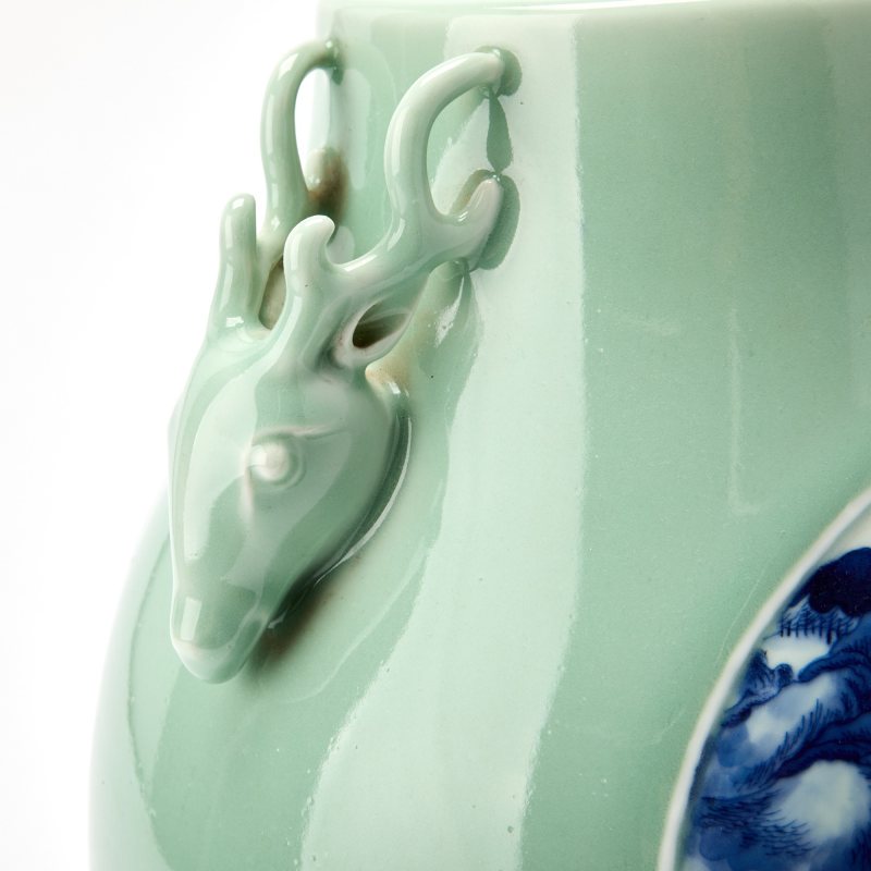 A Chinese Blue and White and Celadon Glazed Porcelain Hu Vase - 图6