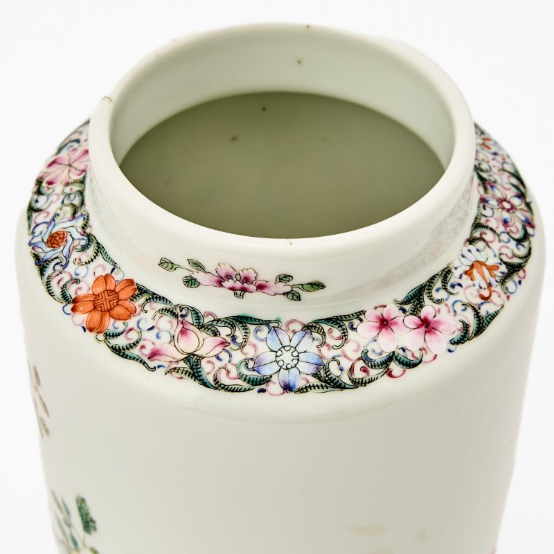A Pair of Chinese Enameled Porcelain Jars - 图4