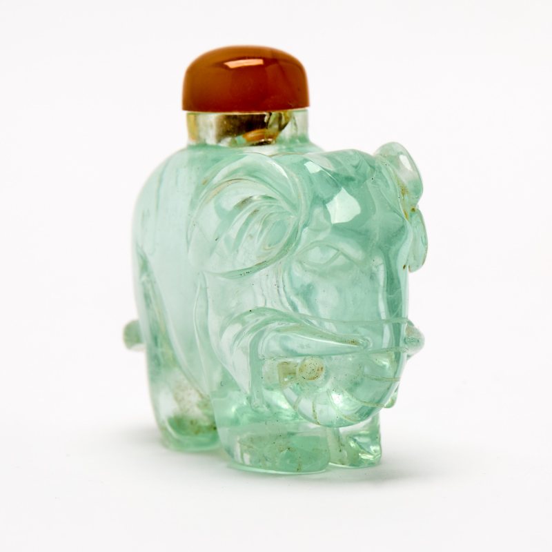 A Chinese Carved Aquamarine 'Elephant' Snuff Bottle - 图3