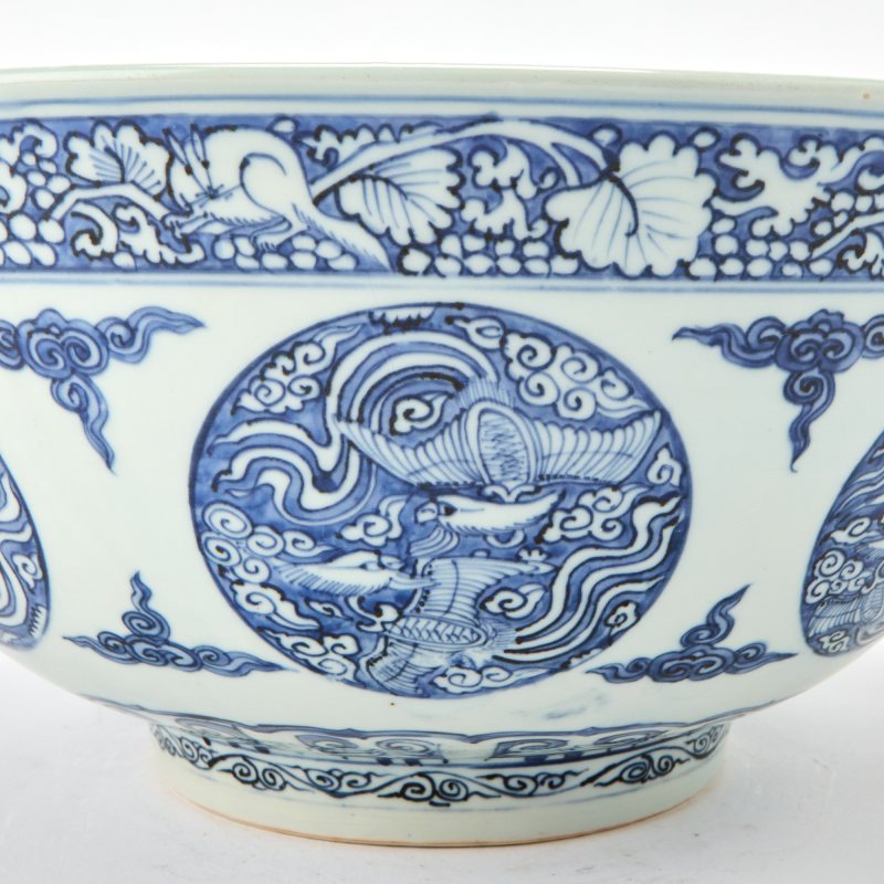 A Large Chinese Blue and White Porcelain Bowl - 图7