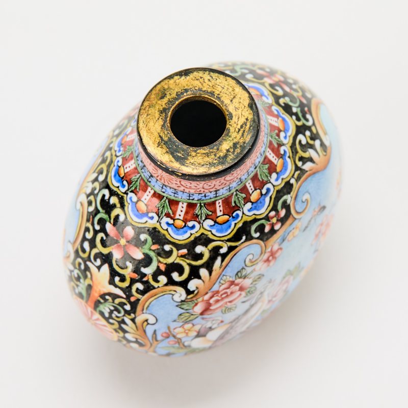 A Chinese Falangcai Decorated Enamel Snuff Bottle - 图4