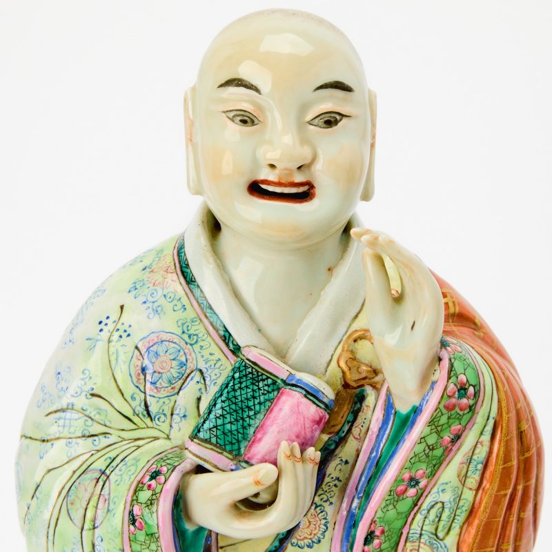 A Pair of Large Chinese Famille Rose Porcelain Figures of Luohan - 图4