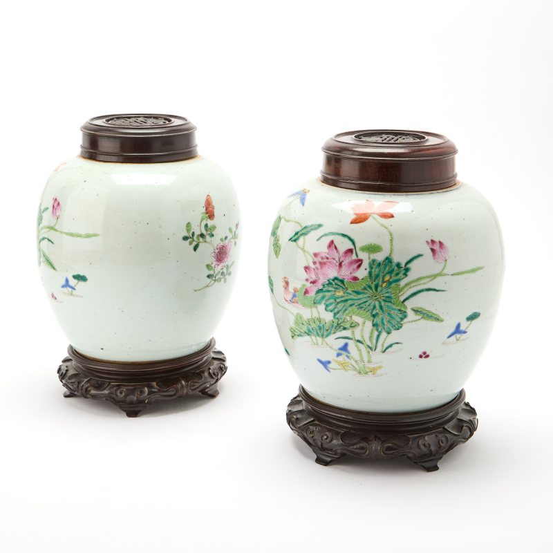 A Pair of Chinese Famille Rose Porcelain Jars - 图2