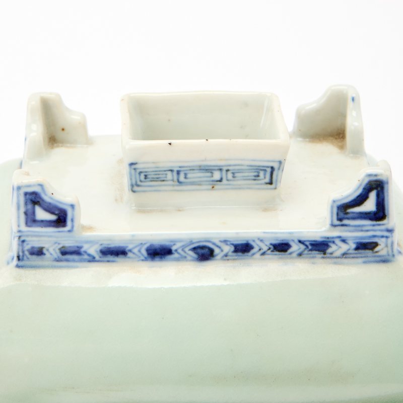A Chinese Celadon Glazed Blue and White Porcelain Censer and Cover - 图4