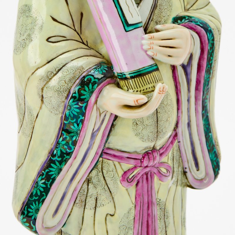 A Pair of Large Chinese Famille Rose Porcelain Figures of Luohan - 图5