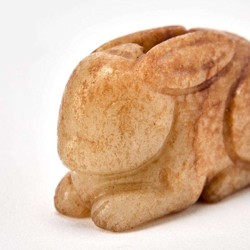 A Chinese Russet and Pale Celadon Jade Toggle - 图5