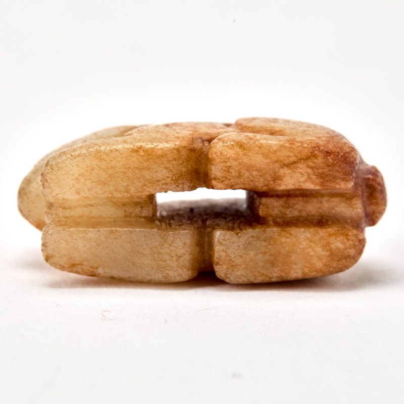 A Chinese Russet and Pale Celadon Jade Toggle - 图6