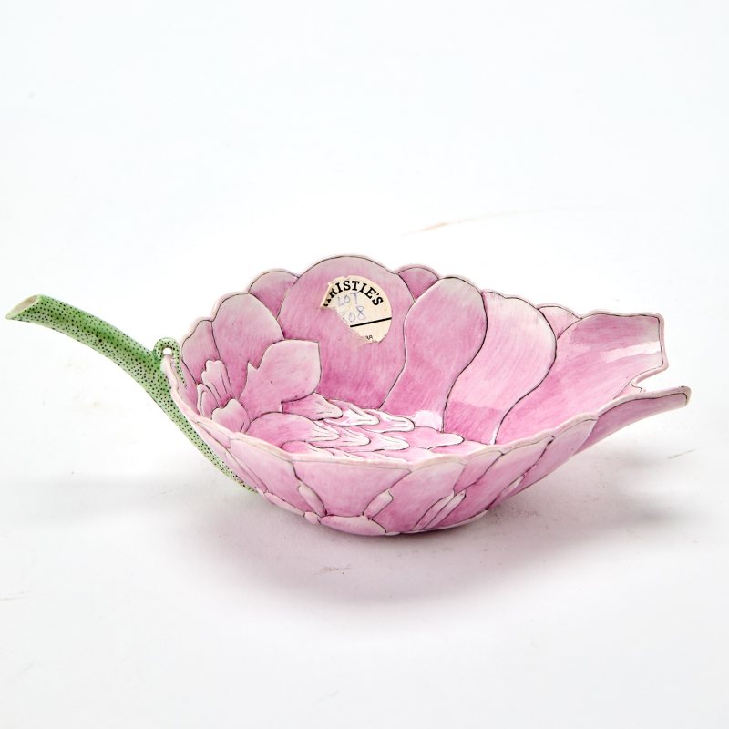 A Chinese Enameled Porcelain 'Lotus' Water Dropper - 图2