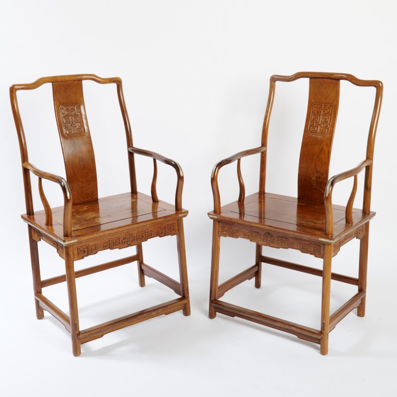 A Pair of Chinese Huanghuali and Mixed Hardwood Yokeback Armchairs, Nanguanmaoyi - 图5
