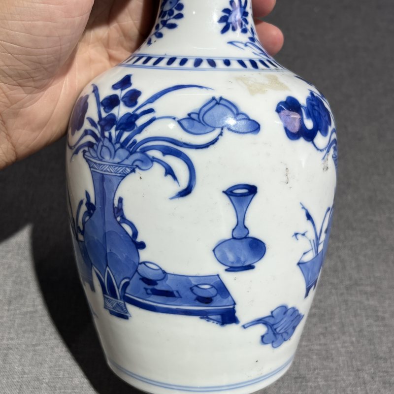 清康熙青花博古蒜头瓶 - 图7