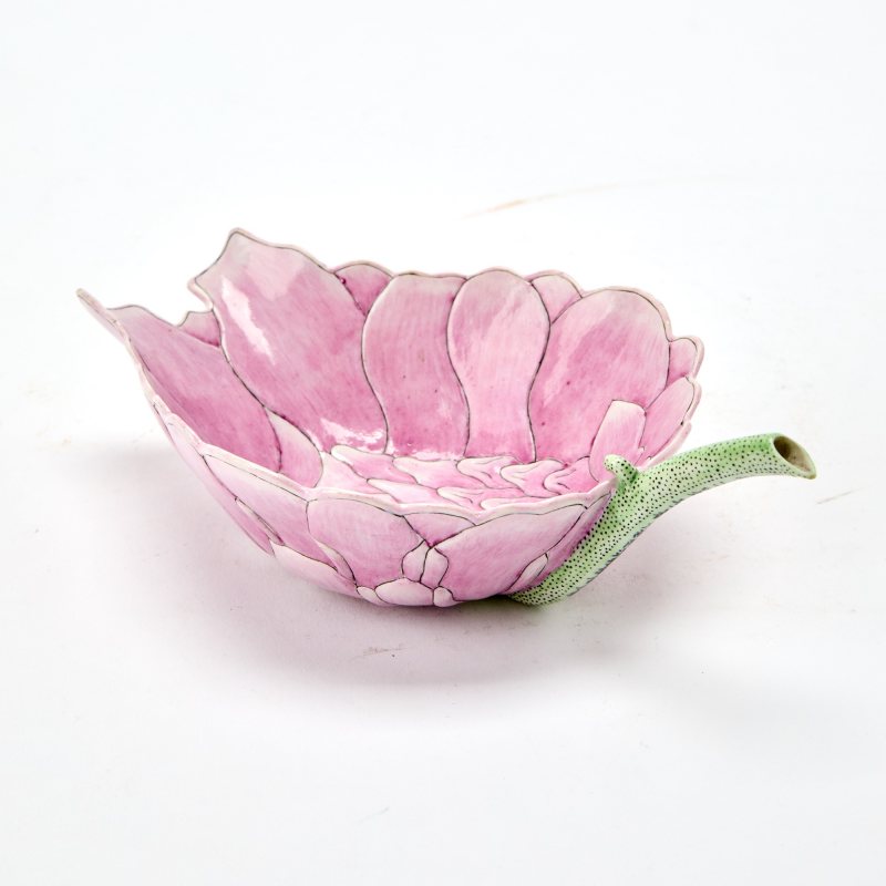 A Chinese Enameled Porcelain 'Lotus' Water Dropper - 图3
