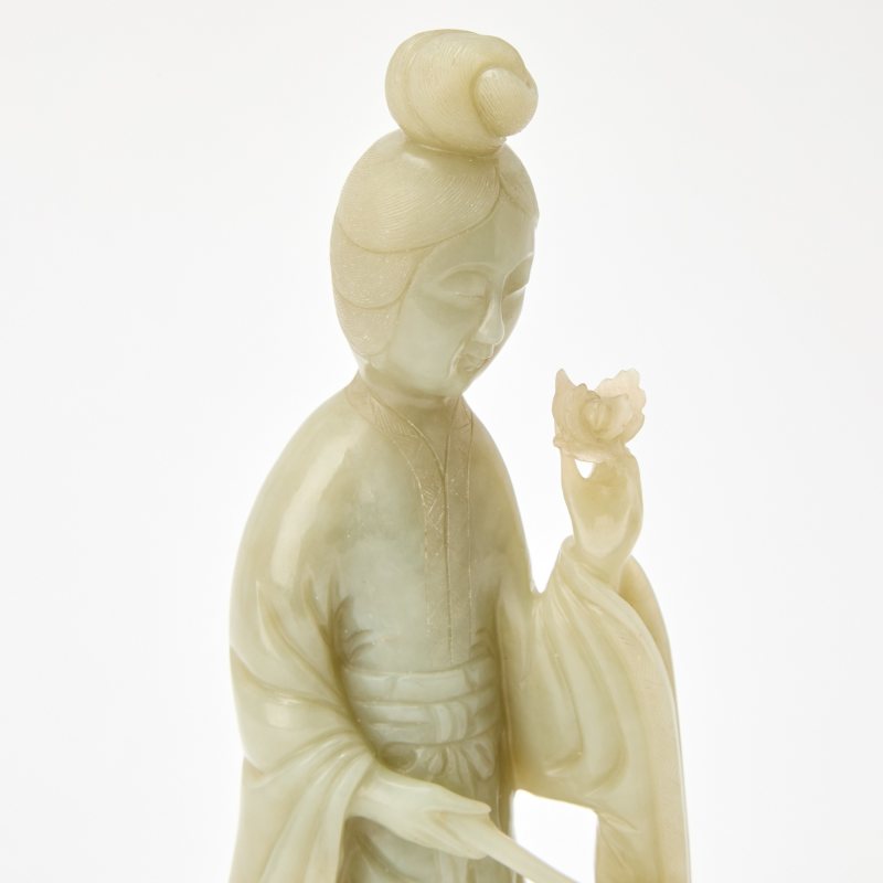 A Chinese Celadon Jade Figure of a Meiren - 图4