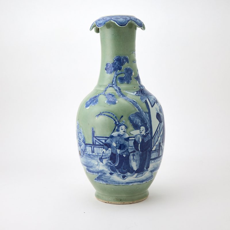 A Chinese Celadon-Glazed Blue and White Porcelain Vase - 图3