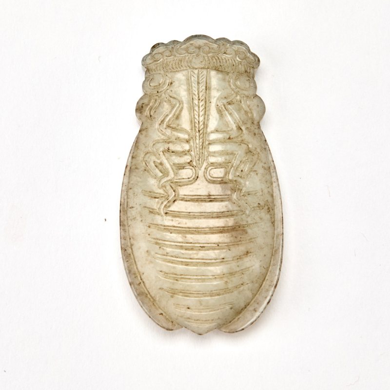 A Chinese Celadon and Black Jade Figure of a Cicada - 图4