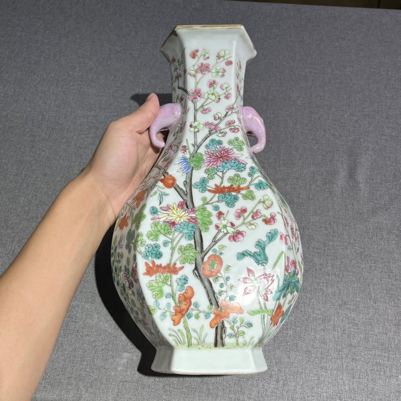 清中期粉彩四季花卉象耳瓶 - 图4