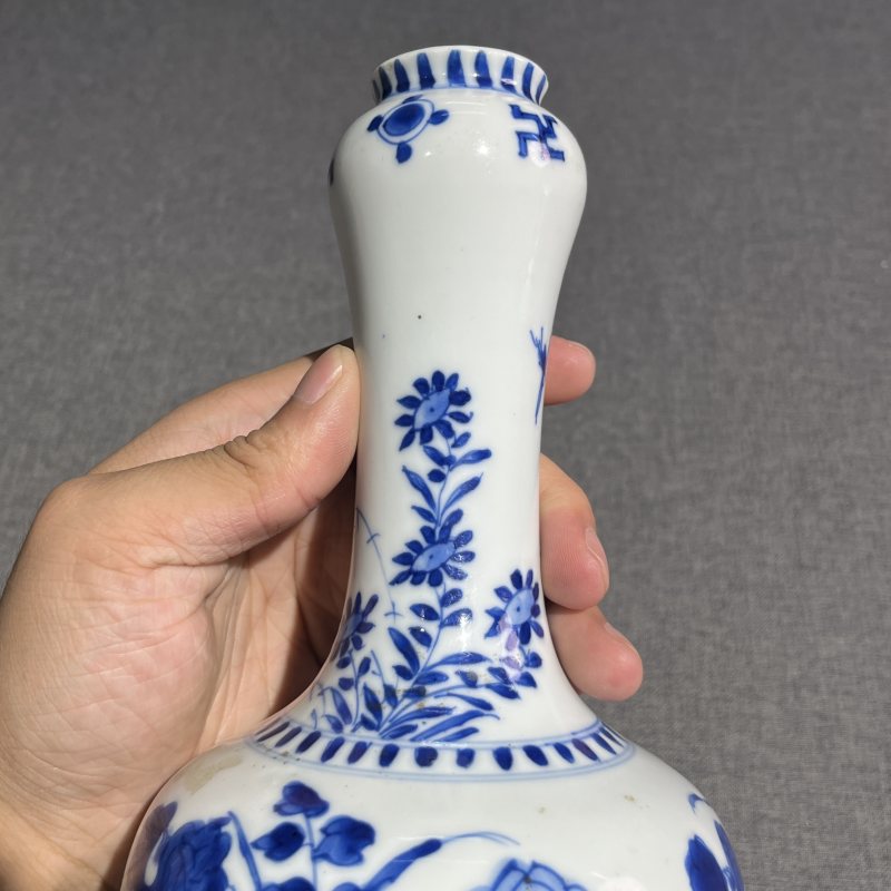 清康熙青花博古蒜头瓶 - 图8