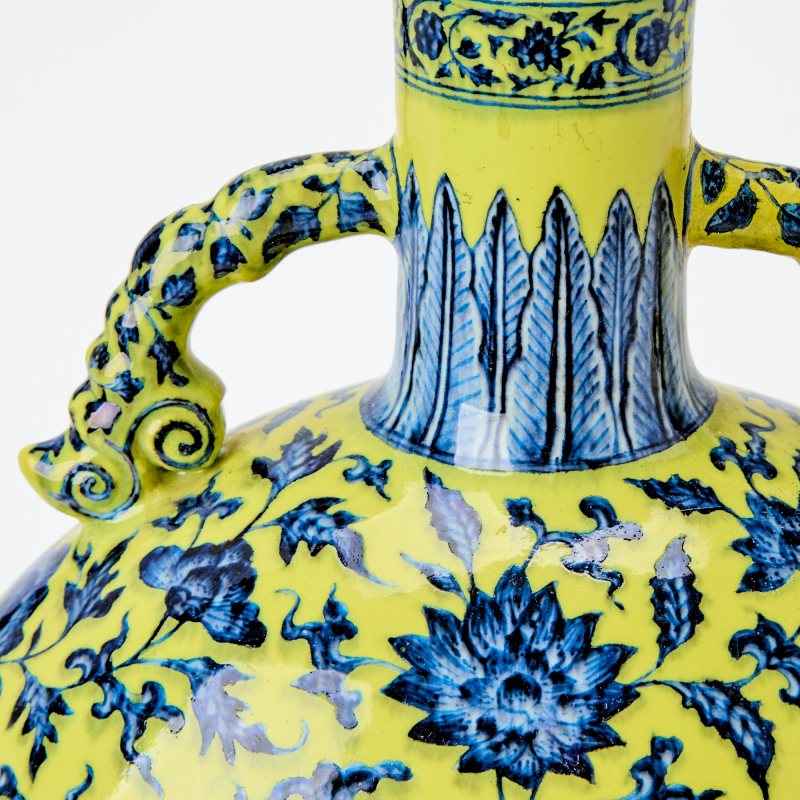 An Exceptionally Rare Chinese Yellow Ground and Underglaze Blue Porcelain Moon Flask, Baoyueping - 图9