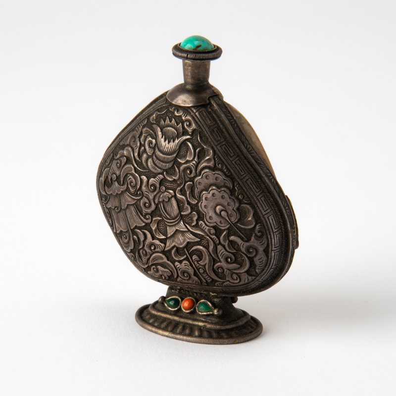 A Chinese Silver-Mounted Pebble Jade Snuff Bottle - 图4