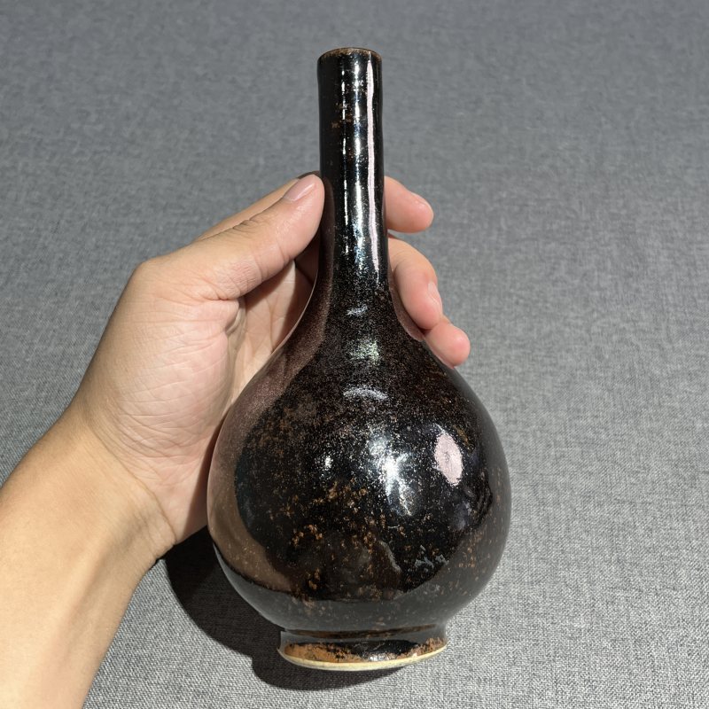 清乾隆仿铁锈釉锥把瓶 - 图4