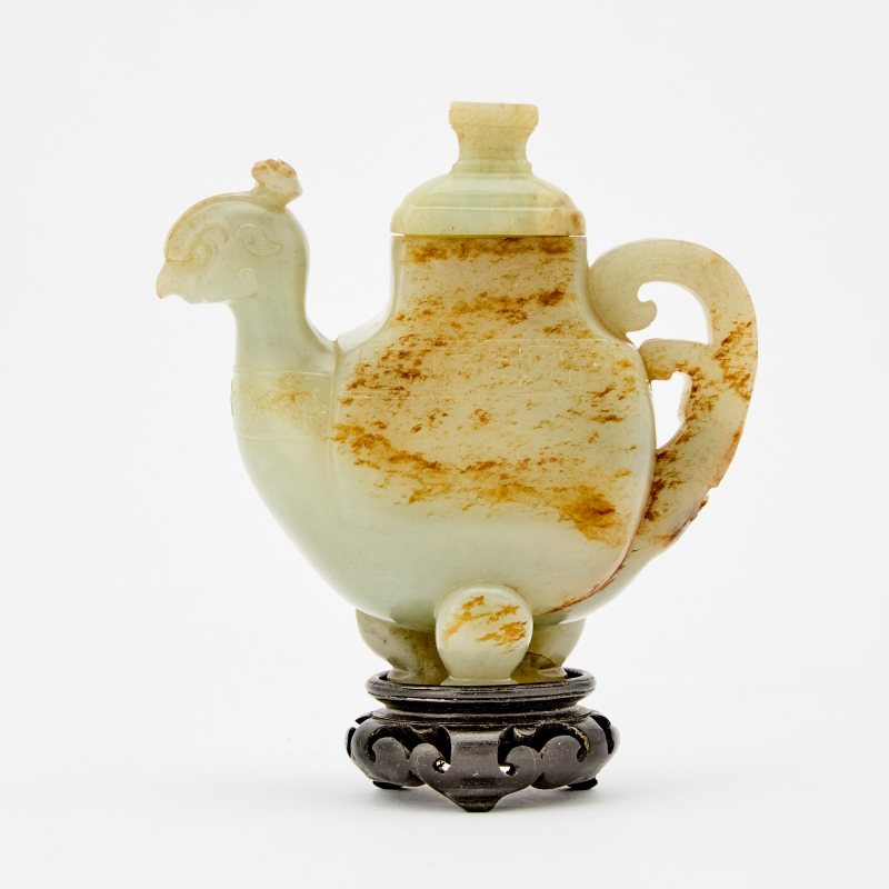 A Chinese Celadon Jade ‘Phoenix-Form' Vase and Cover - 图2
