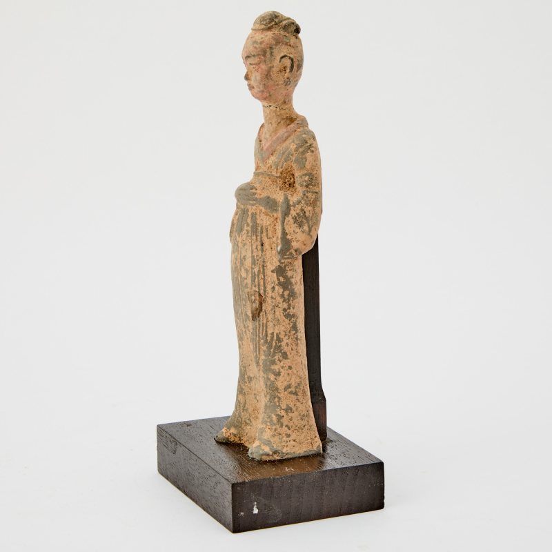 A Chinese Painted Pottery Figure of an Attendant - 图2