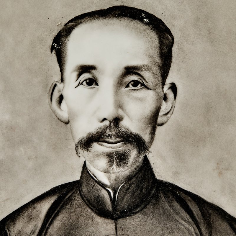A Chinese Grisaille-Decorated Porcelain Plaque - 图2