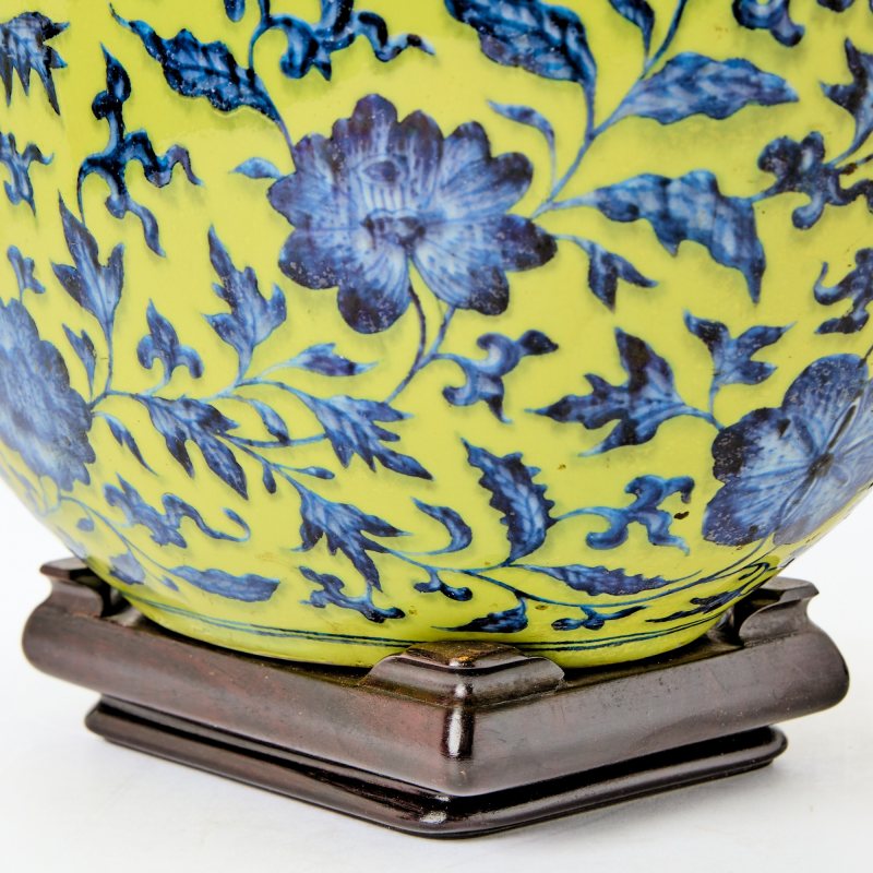An Exceptionally Rare Chinese Yellow Ground and Underglaze Blue Porcelain Moon Flask, Baoyueping - 图11