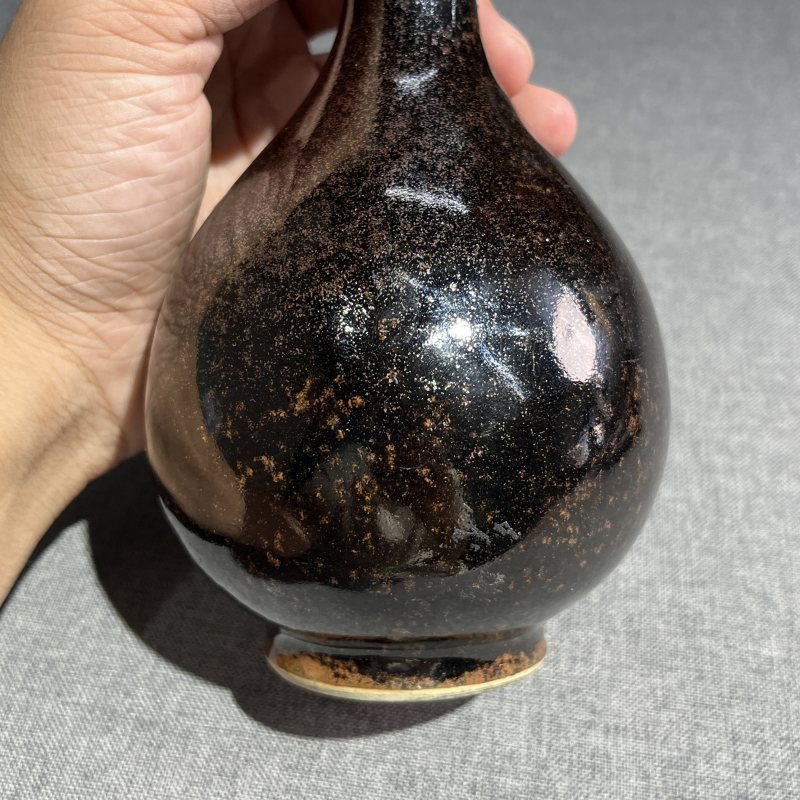 清乾隆仿铁锈釉锥把瓶 - 图5