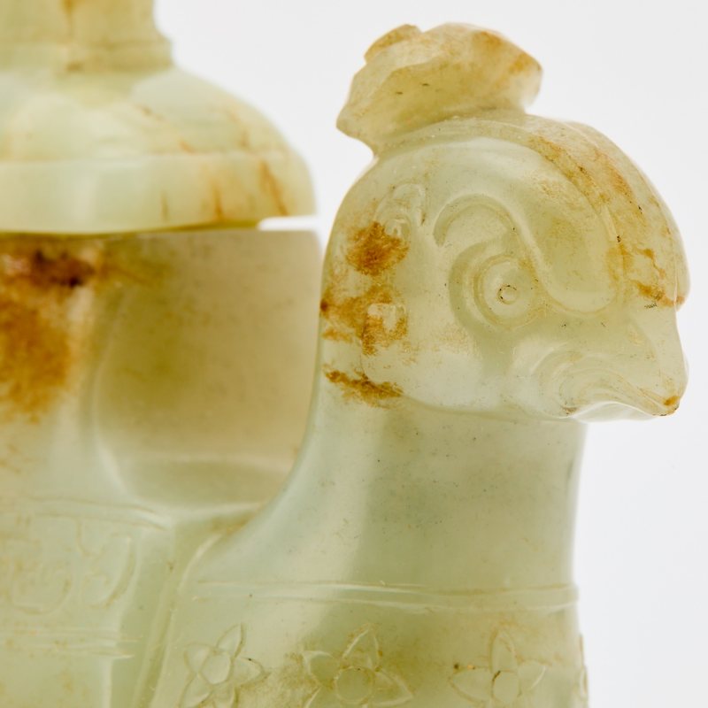 A Chinese Celadon Jade ‘Phoenix-Form' Vase and Cover - 图4