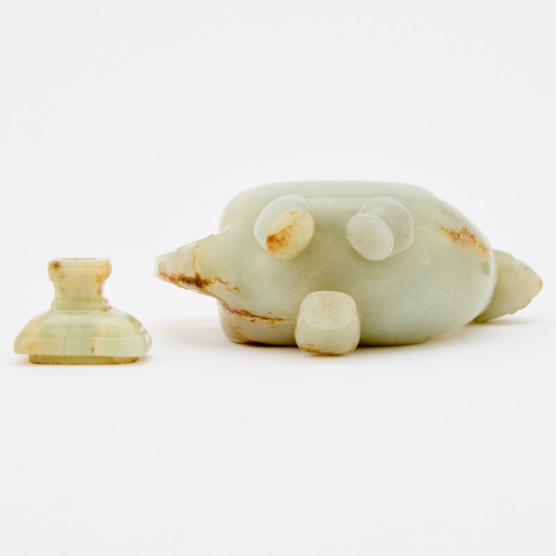 A Chinese Celadon Jade ‘Phoenix-Form' Vase and Cover - 图5