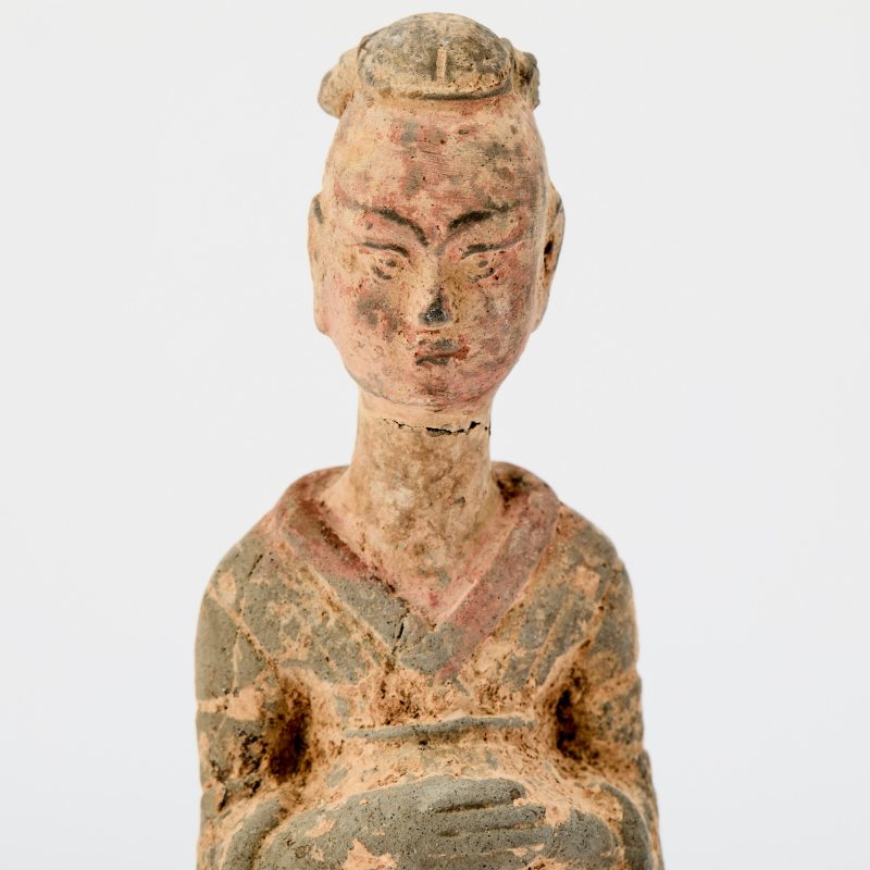A Chinese Painted Pottery Figure of an Attendant - 图4