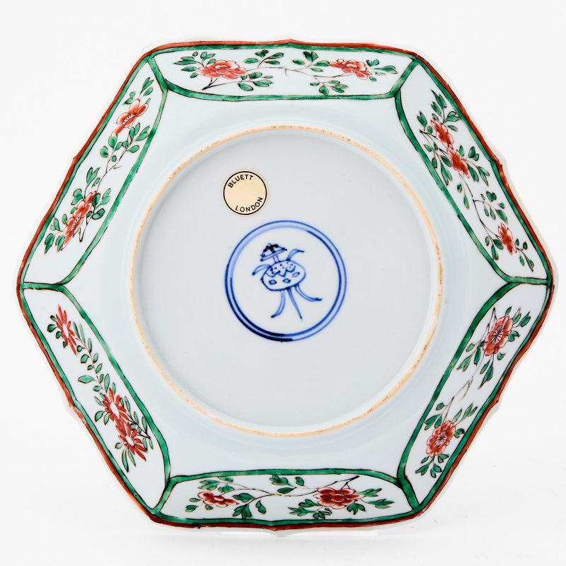 A Pair of Chinese Famille Verte Porcelain Hexagonal Dishes - 图5