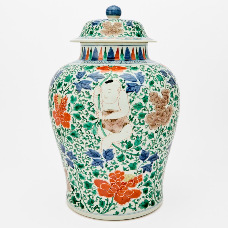 A Chinese Wucai Porcelain Jar and Cover